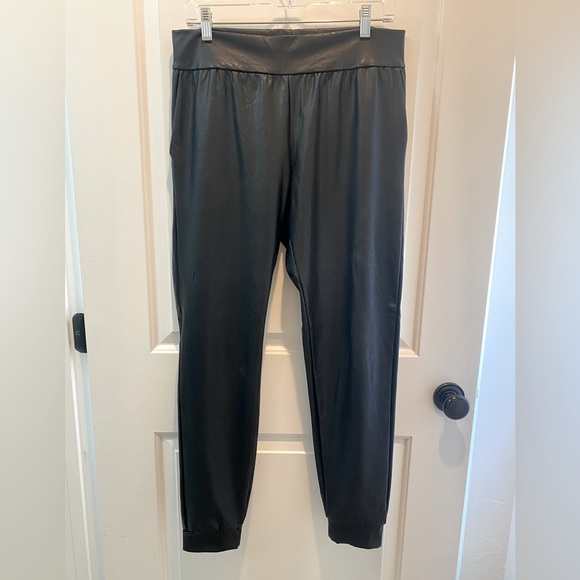 Commando Faux Leather Jogger Black - Picture 7 of 9